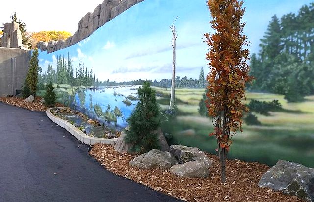 Wildwood Zoo Bears exhibit mural by Paul Barker, photo by Steve Burns